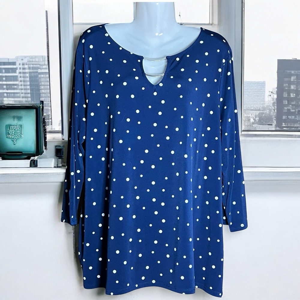Chicos Top Womens XL Blue Polka Dot Stretch Knit Silver Bar Neck‎ Detail Classic